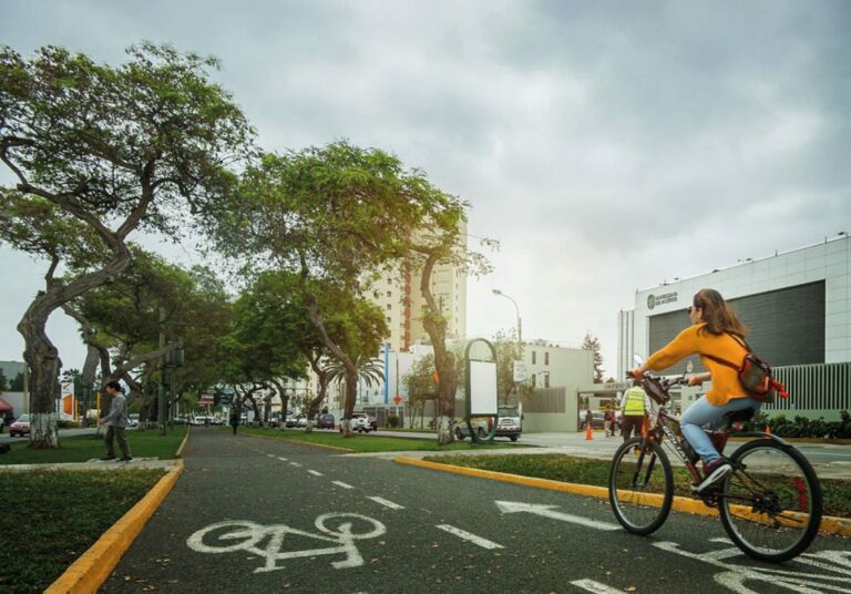 vivir cerca de un centro comercial