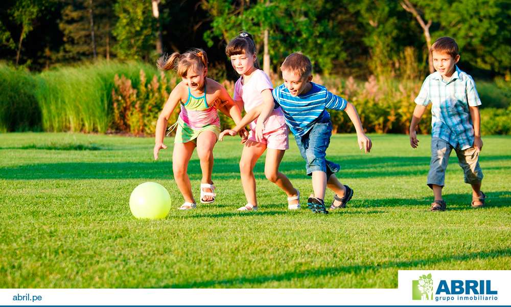 niños jugando abril inmobiliaria (1)